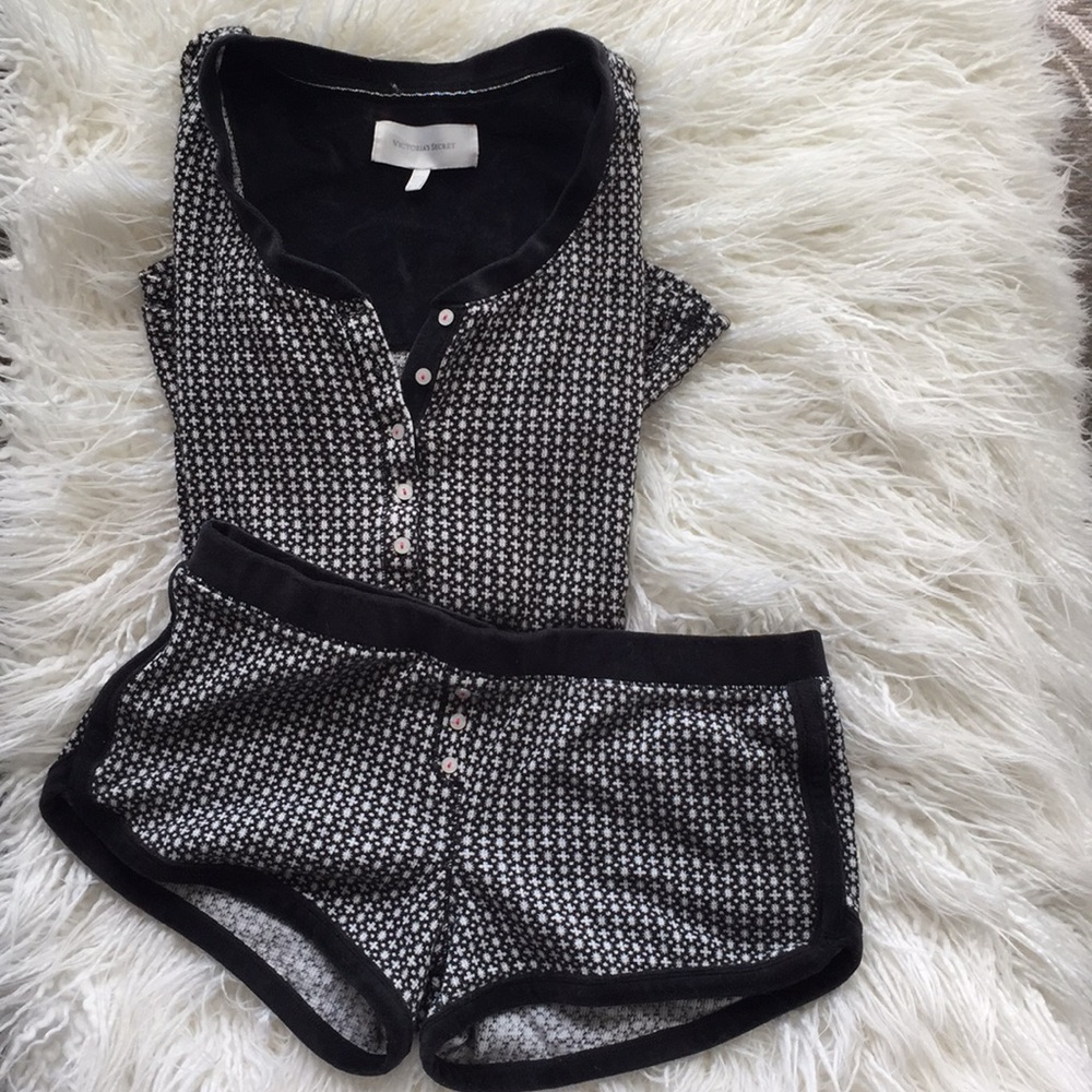 Like new Victoria Secret sleep set